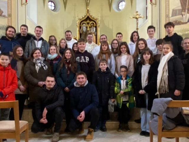 Priateľský zápas spoločenstiev mladých vo florbale v Nemšovej