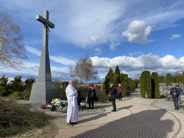 Pamätník nenarodeným deťom v Topoľčanoch
