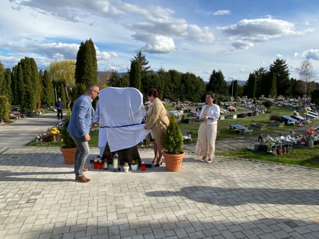 Pamätník nenarodeným deťom v Topoľčanoch