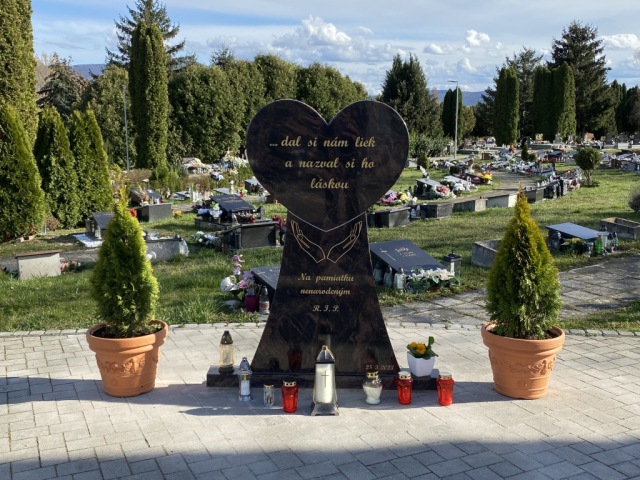 Pamätník nenarodeným deťom v Topoľčanoch