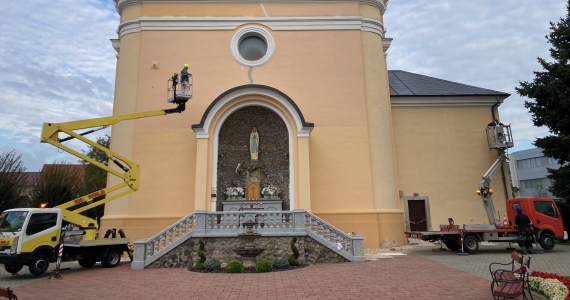 Obnova maľovky zadnej fasády farského kostola