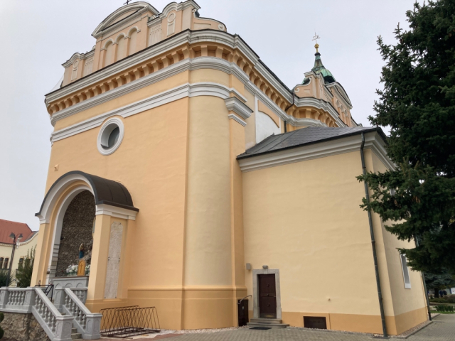 Obnova maľovky zadnej fasády farského kostola