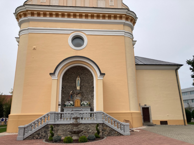 Obnova maľovky zadnej fasády farského kostola