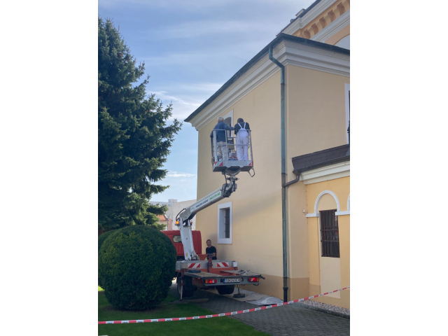 Obnova maľovky zadnej fasády farského kostola