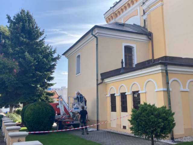 Obnova maľovky zadnej fasády farského kostola