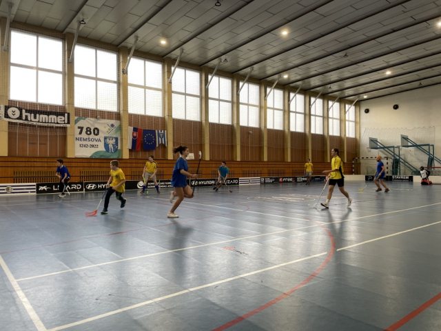 Priateľský florbalový zápas mladých medzi farnosťami Nemšová a Topoľčany