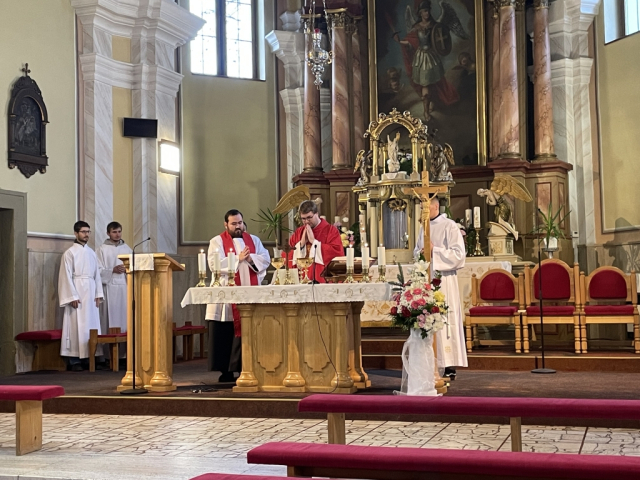 Priateľský florbalový zápas mladých medzi farnosťami Nemšová a Topoľčany