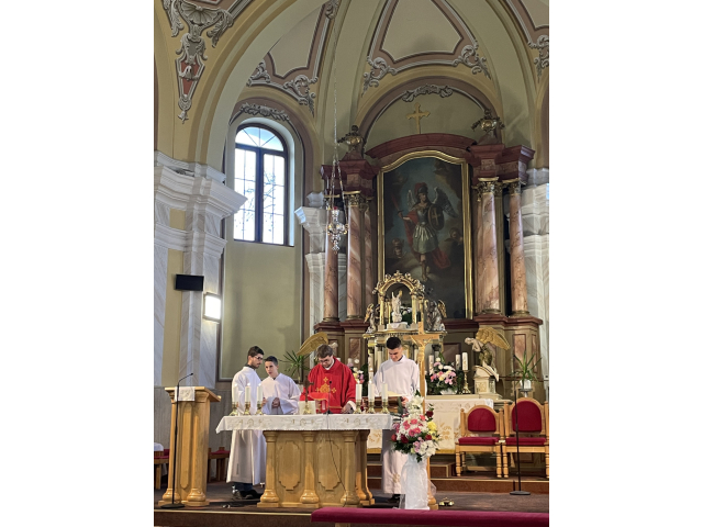 Priateľský florbalový zápas mladých medzi farnosťami Nemšová a Topoľčany
