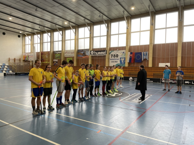 Priateľský florbalový zápas mladých medzi farnosťami Nemšová a Topoľčany