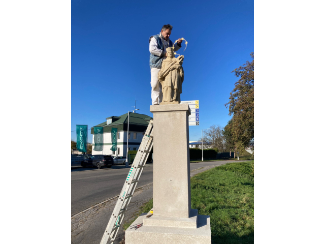 Sme späť - Pieta i sv. Ján Nepomucký