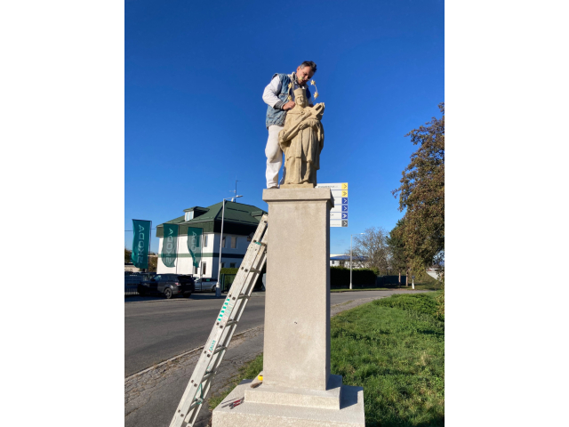 Sme späť - Pieta i sv. Ján Nepomucký