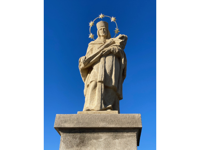 Sme späť - Pieta i sv. Ján Nepomucký