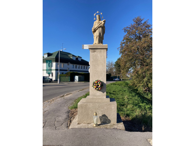 Sme späť - Pieta i sv. Ján Nepomucký