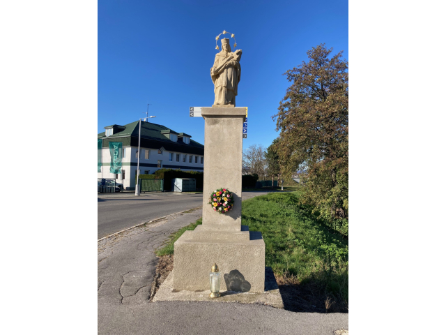 Sme späť - Pieta i sv. Ján Nepomucký