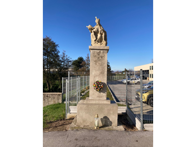Sme späť - Pieta i sv. Ján Nepomucký