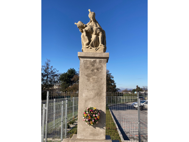 Sme späť - Pieta i sv. Ján Nepomucký