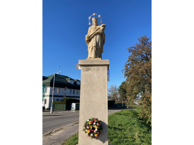 Sme späť - Pieta i sv. Ján Nepomucký