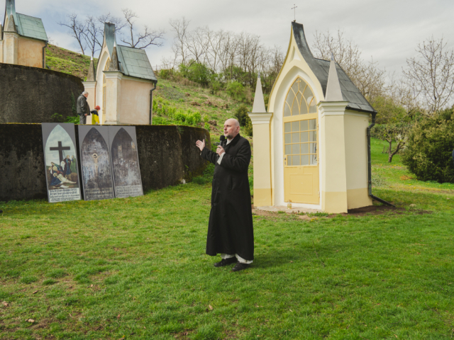 Piatok Utrpenia Pána 29. marca 2024 - Krížová cesta na topoľčianskej kalvárií