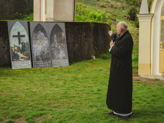 Piatok Utrpenia Pána 29. marca 2024 - Krížová cesta na topoľčianskej kalvárií