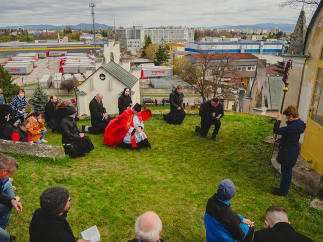 Piatok Utrpenia Pána 29. marca 2024 - Krížová cesta na topoľčianskej kalvárií