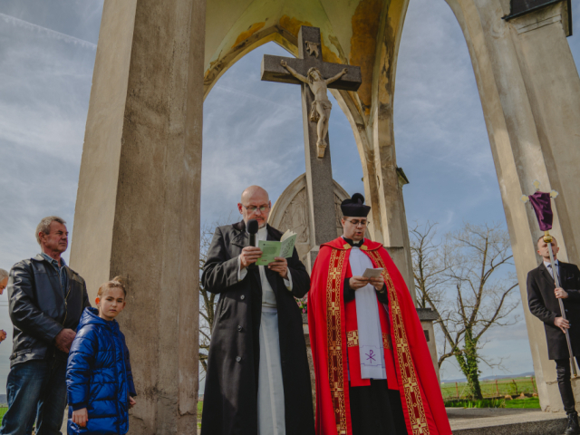 Piatok Utrpenia Pána 29. marca 2024 - Krížová cesta na topoľčianskej kalvárií