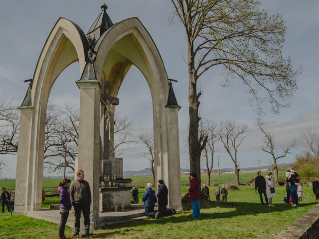 Piatok Utrpenia Pána 29. marca 2024 - Krížová cesta na topoľčianskej kalvárií