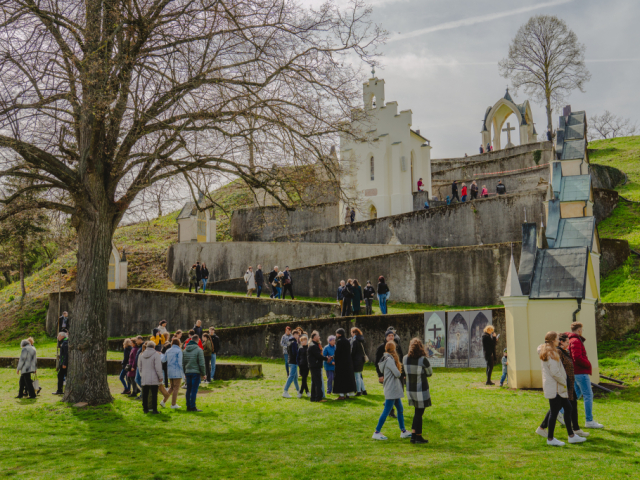 Piatok Utrpenia Pána 29. marca 2024 - Krížová cesta na topoľčianskej kalvárií