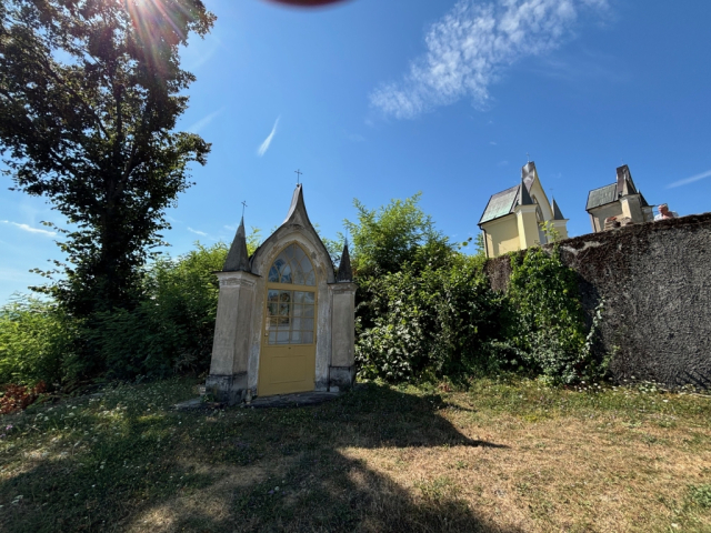 OBNOVENÉ XII. a XIII. ZASTAVENIE NA KALVÁRII V TOPOĽČANOCH