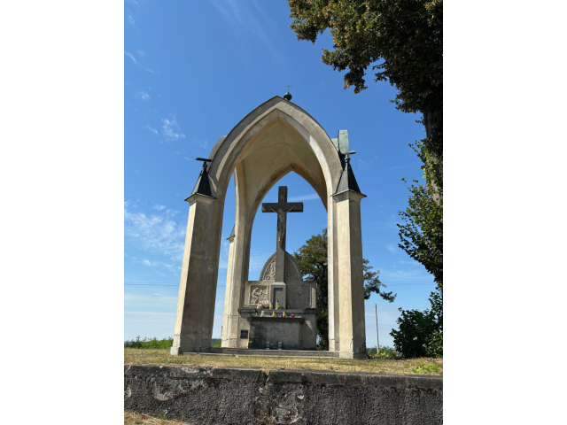 OBNOVENÉ XII. a XIII. ZASTAVENIE NA KALVÁRII V TOPOĽČANOCH