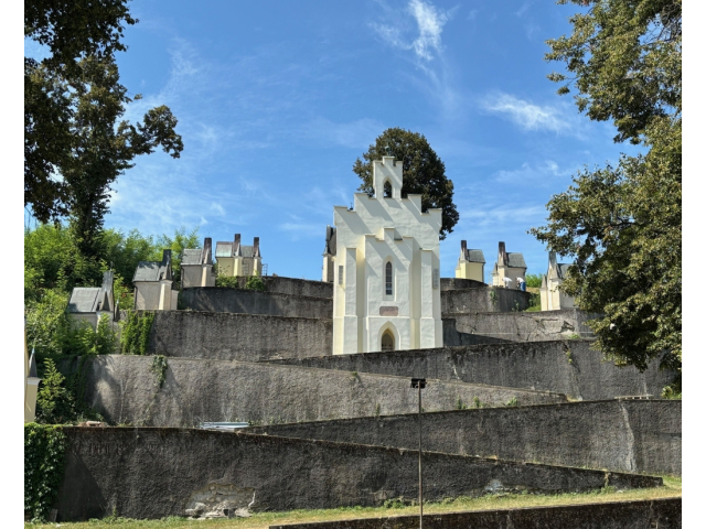 OBNOVENÉ XII. a XIII. ZASTAVENIE NA KALVÁRII V TOPOĽČANOCH