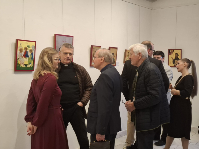 V Topoľčanoch otvorili výstavu ikon Posolstvo Slova v líniách a farbách