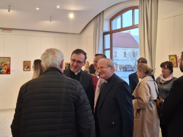 V Topoľčanoch otvorili výstavu ikon Posolstvo Slova v líniách a farbách
