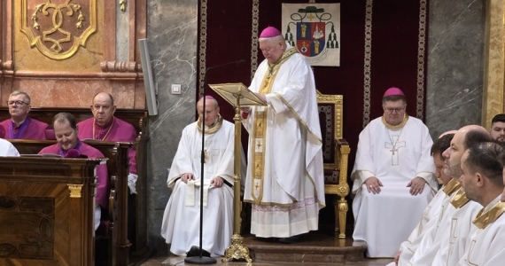 Biskup Viliam na Zelený štvrtok v Nitre kňazov povzbudil, aby sa v službe a živote opierali o Ježiša Krista