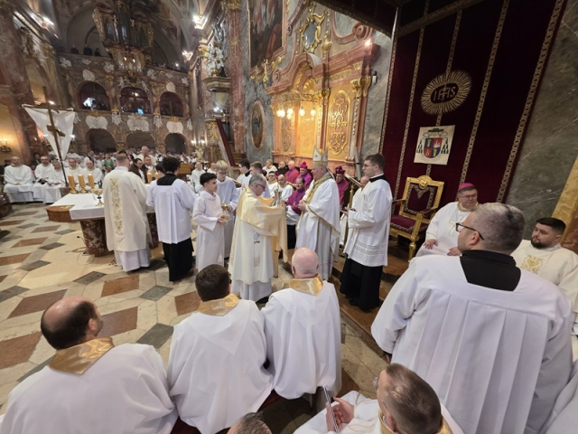 Biskup Viliam na Zelený štvrtok v Nitre kňazov povzbudil, aby sa v službe a živote opierali o Ježiša Krista