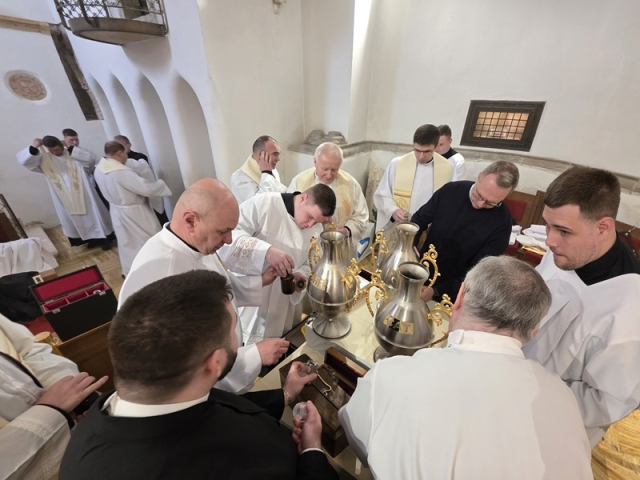 Biskup Viliam na Zelený štvrtok v Nitre kňazov povzbudil, aby sa v službe a živote opierali o Ježiša Krista