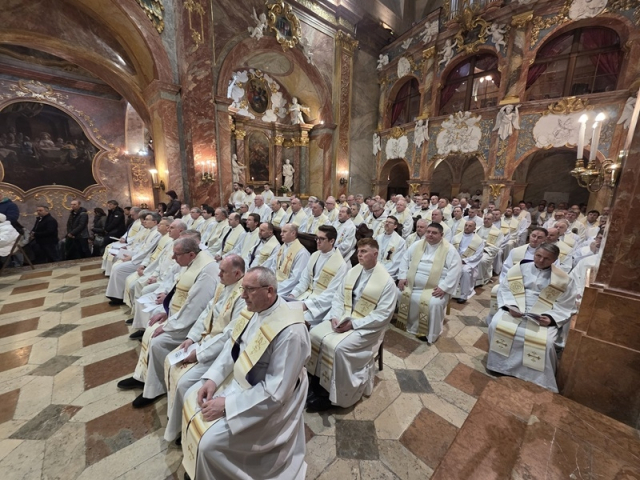 Biskup Viliam na Zelený štvrtok v Nitre kňazov povzbudil, aby sa v službe a živote opierali o Ježiša Krista
