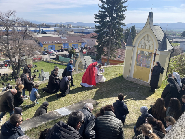 Krížová cesta na Kalvárii v Topoľčanoch