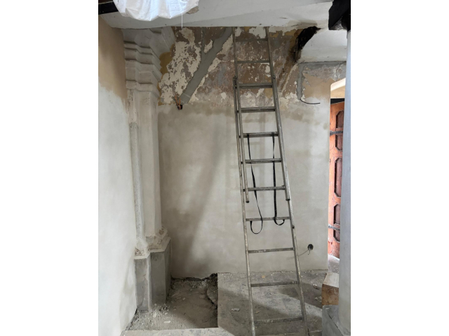 Nové schodisko a renovácia dverí v kaplnke PMK