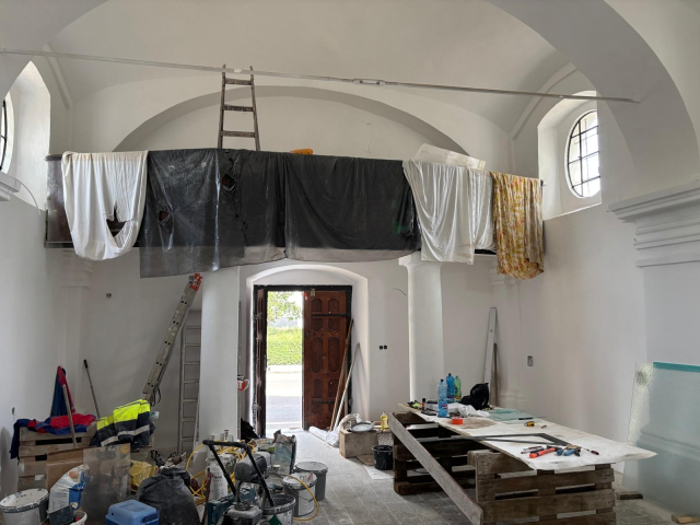 Nové schodisko a renovácia dverí v kaplnke PMK