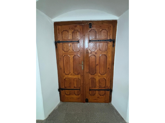 Nové schodisko a renovácia dverí v kaplnke PMK