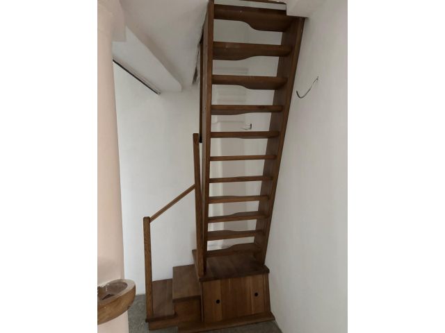 Nové schodisko a renovácia dverí v kaplnke PMK