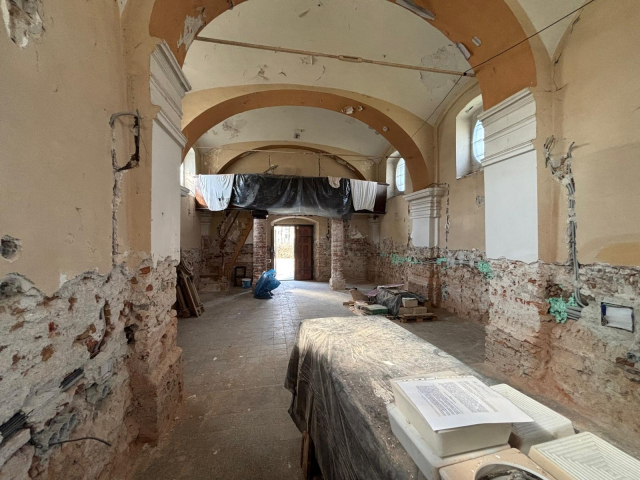 Nové schodisko a renovácia dverí v kaplnke PMK