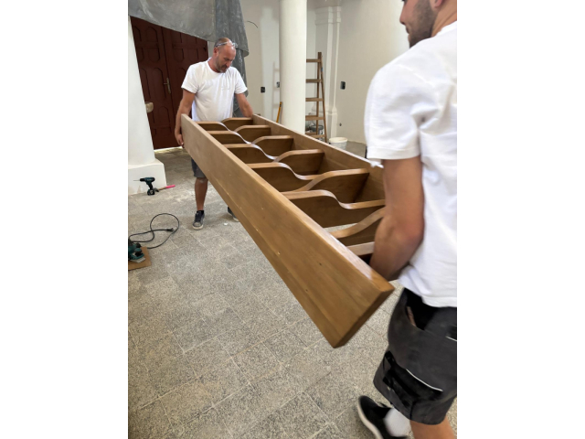 Nové schodisko a renovácia dverí v kaplnke PMK