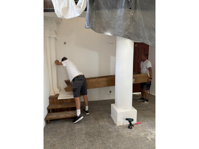 Nové schodisko a renovácia dverí v kaplnke PMK
