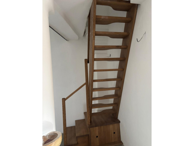 Nové schodisko a renovácia dverí v kaplnke PMK