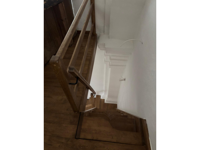 Nové schodisko a renovácia dverí v kaplnke PMK