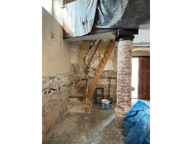 Nové schodisko a renovácia dverí v kaplnke PMK