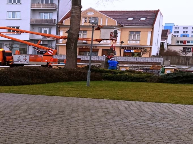 KPÚ Nitra - Nové zistenia sôch svätcov na námestí v Topoľčanoch 26. marca 2020