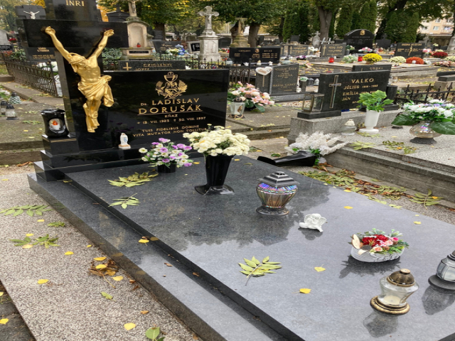 MENOSLOVY KŇAZOV